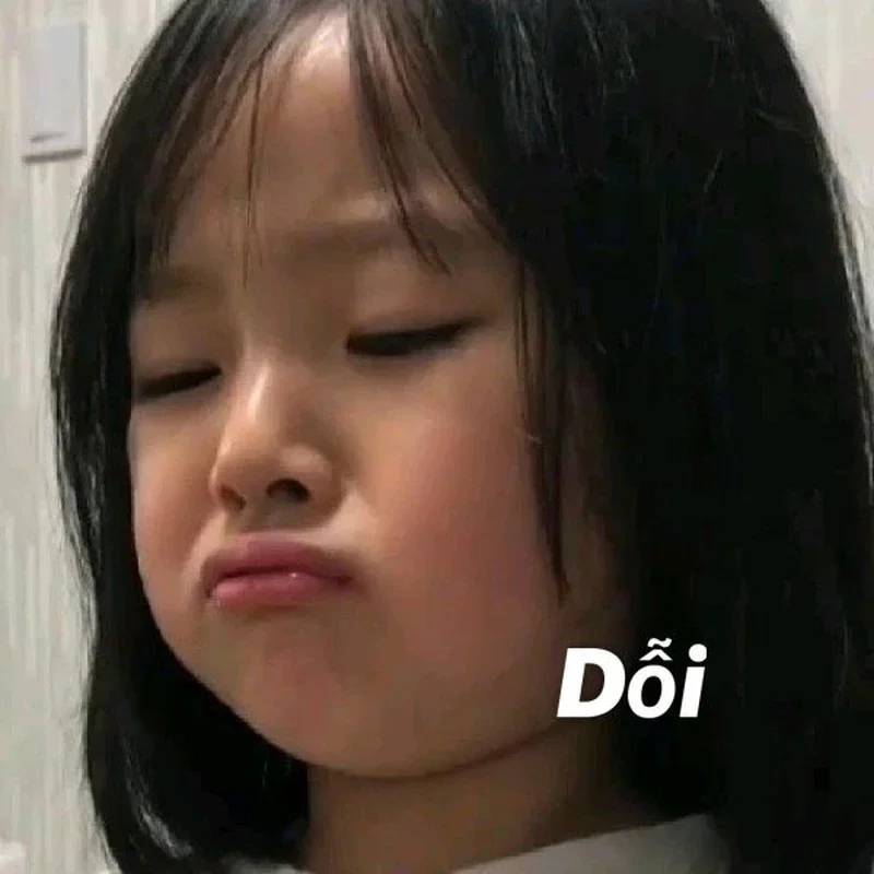 Thể hiện cảm xúc sâu lắng qua meme em bé buồn