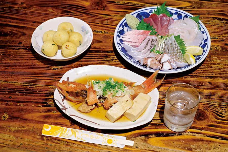 Hình nền máy tính 4K 1920x1080 với bàn tiệc Nhật gồm sashimi và nhiều món ăn