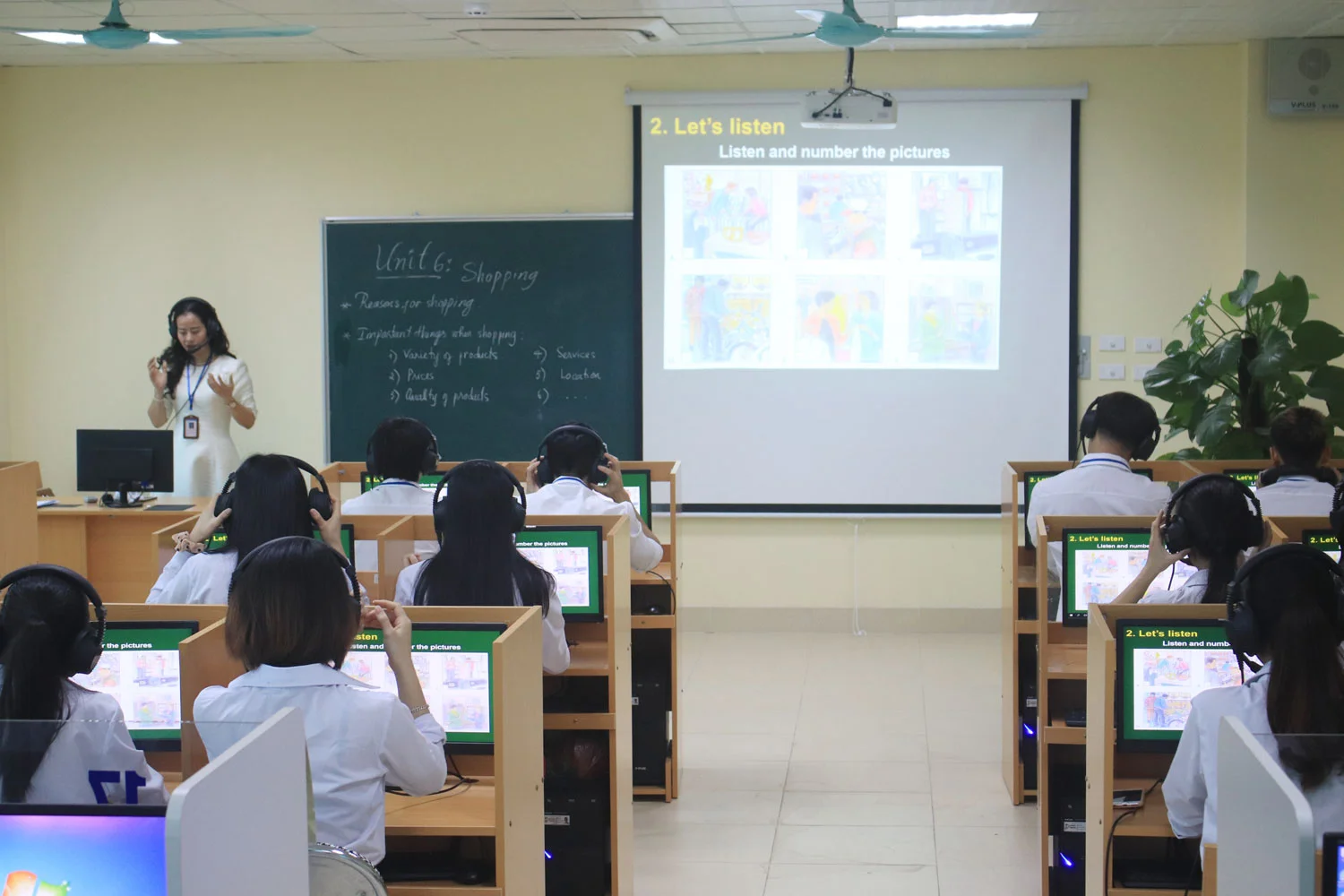 Những hình ảnh đẹp trong học tập và rèn luyện của sinh viên khoa Du lịch và Ngoại ngữ