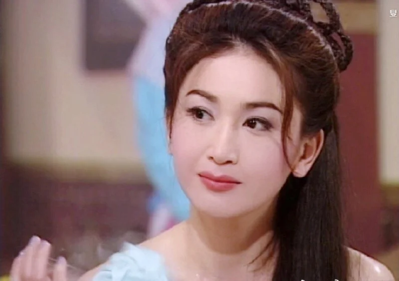 Ôn Bích Hà - “Nàng Đát Kỷ đẹp nhất màn ảnh”: Giàu có, gợi cảm ở tuổi 55 (2)