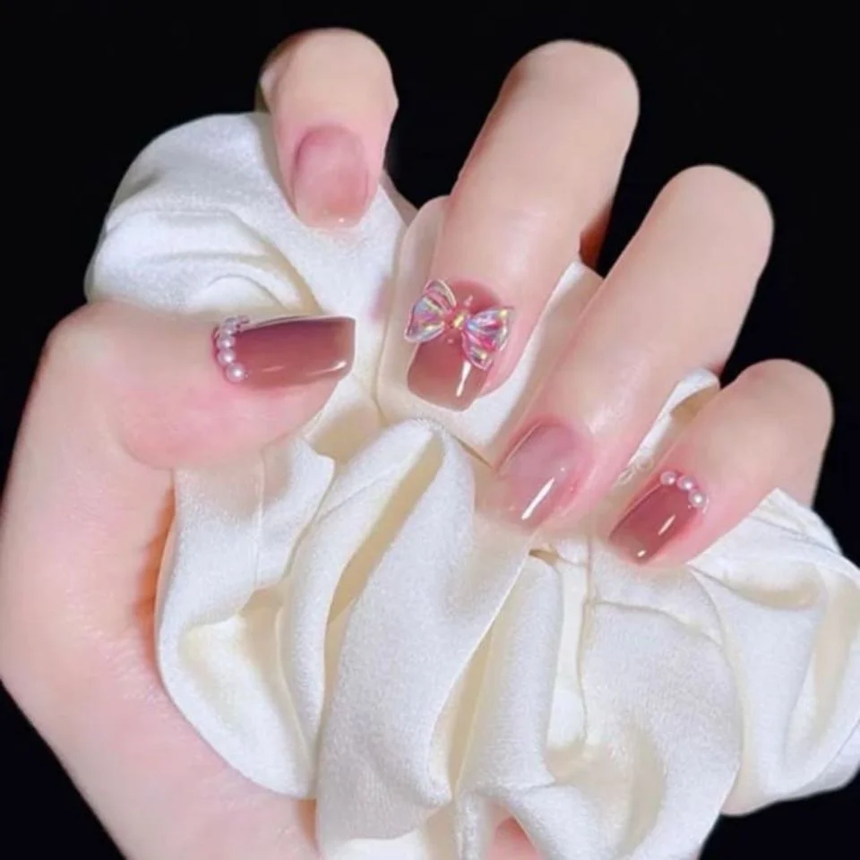 Nail màu hồng thạch vệt màu loang độc đáo