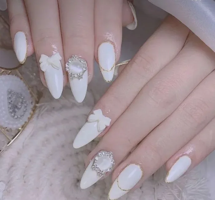 10 mẫu nail cô dâu phù hợp với mọi trang phục và hoàn cảnh - Omni Bridal- Đơn vị cung cấp dịch vụ cưới trọn gói chuyên nghiệp và uy tín.