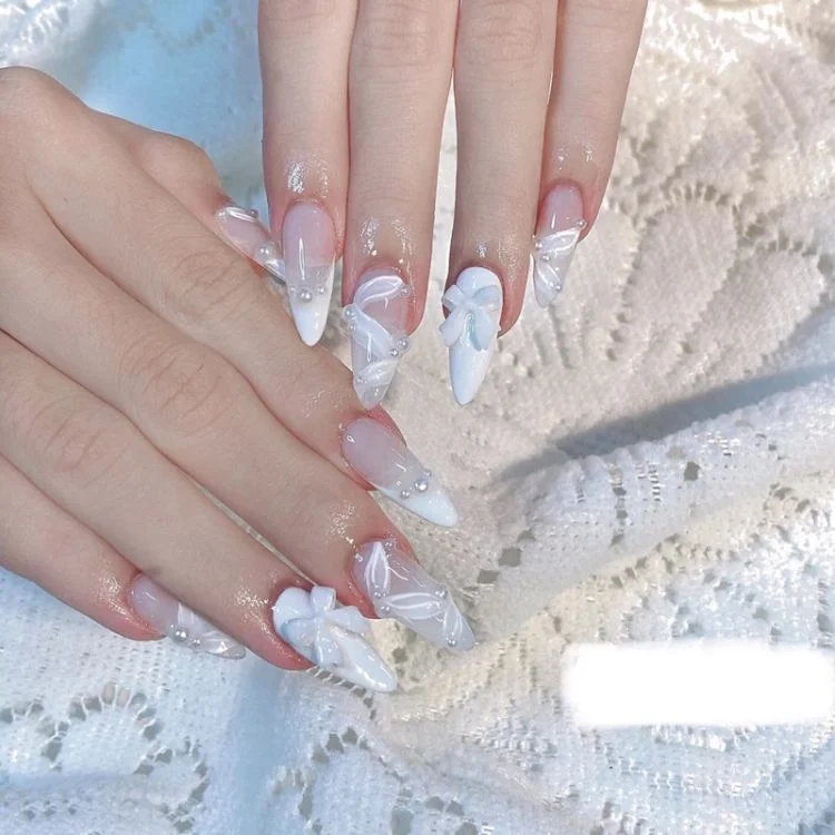 Mẫu nail cô dâu đính hoa nổi cầu kỳ