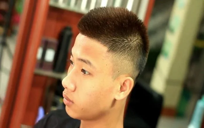 Kiểu tóc lính thủy đánh bộ undercut nam mạnh mẽ