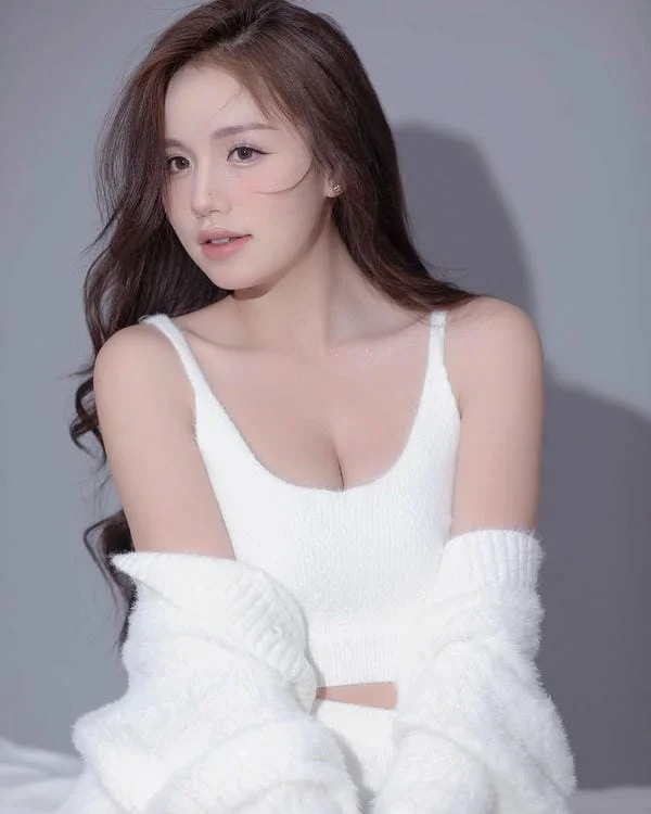 ảnh Thị Nhung gương mặt xinh cùng nụ cười rạng rỡ