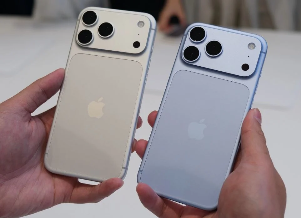 iPhone 18 Pro Max màu bạc