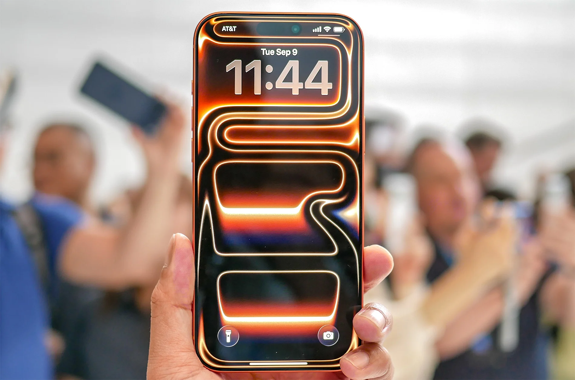 Màn hình iPhone 17 Pro Max hiển thị hình nền sắc nét