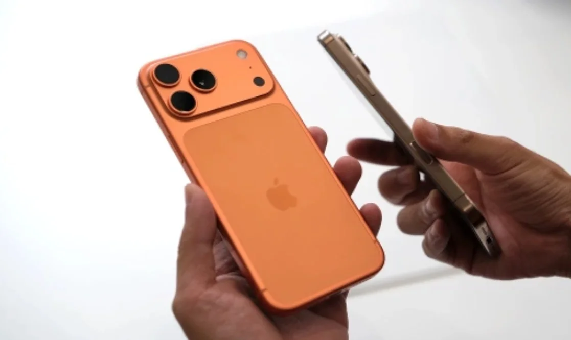Cận cảnh thiết kế mặt lưng iPhone 17 Pro Max màu cam nổi bật