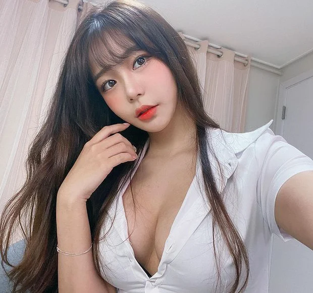 Học theo trào lưu nhảy sexy mới, nữ streamer xinh đẹp kiếm được 2 tỷ/tháng khiến dân mạng choáng váng